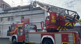 Feuerwehr löscht Dachstuhlbrand in Salzufler Innenstadt