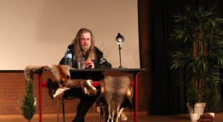 Fantasy-Autor Wolfgang Hohlbein begeistert eingeschworene Fangemeinde in Enger