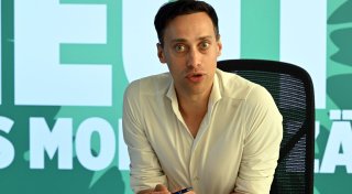 Grünen-Politiker aus NRW zieht über AfD-Antrag her - Millionen schauen das Video