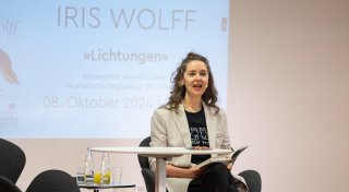 „Es muss das Helle geben“: Buchpreis-Anwärterin Iris Wolff begeistert in Bielefeld