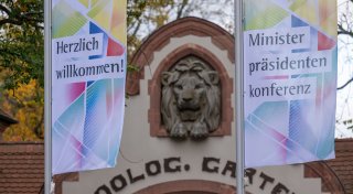 Regierungschefs beraten über Migration und Rundfunkbeitrag