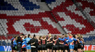 Kleines Stadion, großes Problem: FC Bayern hinkt hinterher