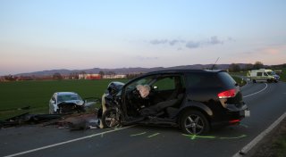 Zwei Schwerverletzte bei schwerem Unfall auf der B65 in Preußisch Oldendorf