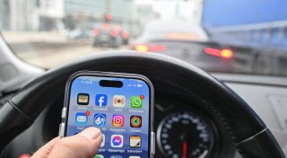 Handy am Steuer: Das sind die Regeln, und das die Bußgelder