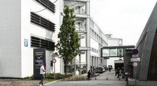 Bielefelderin bedrohte Parkhauswächter am Hauptbahnhof mit Messern
