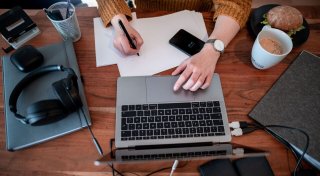 «Schatten-IT»: Viele Fachkräfte nutzen KI ohne Erlaubnis