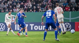 FC Augsburg bezwingt Schalke - Claude-Maurice und zwei Joker