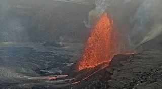 Vulkan Kilauea auf Hawaii spuckt Lavafontänen