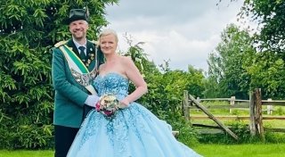 Beim Schützenfest in Blankenrode versprüht die Königin kaiserlichen Charme