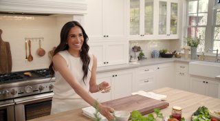 Cremefarben Royale: Meghan gibt die Hausfrau