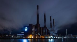 VW rutscht in die roten Zahlen - Porsche belastet