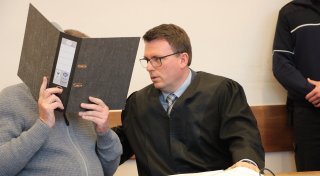 Sohn stößt Lemgoerin (99) die Treppe herunter - warum das Gericht vom Mordvorwurf abrückte
