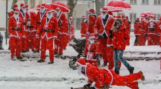 Das ist Kult: Sie machen Sie mit beim Bielefelder Santa Run 2024