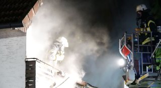 Enormer Schaden nach Silvester-Brand in Bielefeld - Polizei sucht Jugendliche