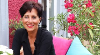 Höxteraner Autorin schreibt über Sex im Alter, vier Probleme und wie Paare sie lösen