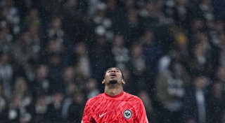 Frankfurt noch ohne Torwartplan nach langem Santos-Ausfall