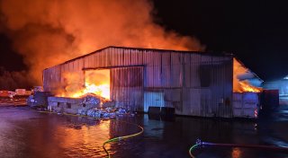Nach Großbrand in Lippe: Remondis-Sprecher fordert Pfand für Lithium-Ionen-Akkus