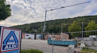 Großer Supermarkt-Umbau: Vom Aldi in Höxter stehen nur noch die Mauern