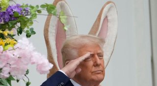 Trump tritt mit Osterhase auf - teure Eier, große Spender