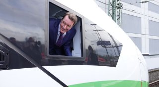 Wüst verliert Geduld mit der Bahn in NRW: „Es klappt schon wieder nicht“