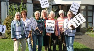 Paderborner Omas gegen Rechts kämpfen für Demokratie