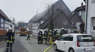 Dachstuhlbrand nahe Höxter: Schnelles Eingreifen verhindert Schlimmeres