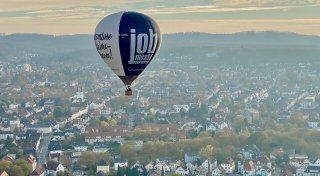 Mit Bielefelder Luftaufnahmen - Jobmesse macht Werbung im Heißluftballon