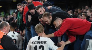 Die Eintracht und London: Als Hinteregger Trost brauchte