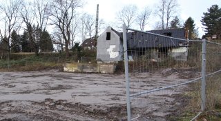 Abriss der Bordellruine an der B 239: Von der „Kitty Bar“ in Hiddenhausen bleiben nur noch Reste