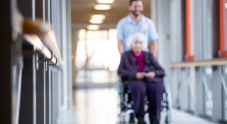 Hoher Eigenanteil für Pflegeheim trifft Bewohner hart - dabei könnte NRW entlasten