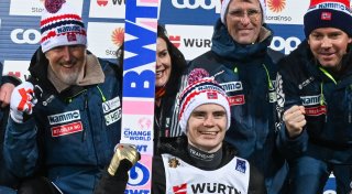 Gold per Post, Anzüge per Los? Was im Skispringen ansteht