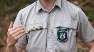Polizeifahndung: Bielefelder Ranger wird auf Wanderweg angefahren