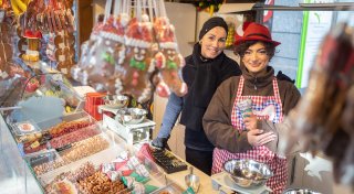 Paderborner Weihnachtsmarkt 2025: Das kosten gebrannte Mandeln, Glühwein, Pommes & Co.