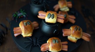 Wenn's in der Brotdose spukt: Würstchenspinnen für Halloween