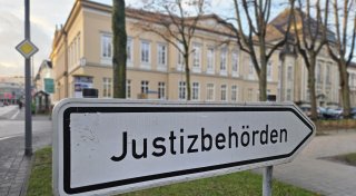 Übergriffe auf kleine Schwester der Partnerin: 30-jähriger Herforder verurteilt