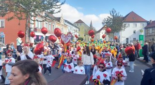 Liveticker zur Warburger Oktoberwoche: Großer Festumzug in der Altstadt läuft