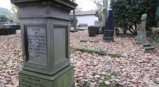 Mit App über den Lübbecker Friedhof? Was hinter dem neuen Angebot steckt