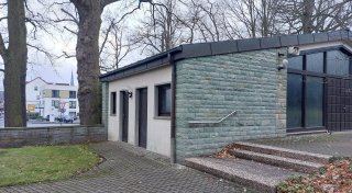 Toilette auf Delbrücks Friedhof wird nun auch unter der Woche geöffnet