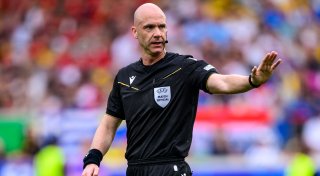 Kritisierter EM-Schiri Taylor pfeift Bayerns Viertelfinale
