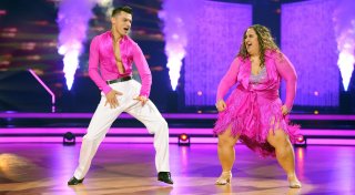 „Let`s Dance“ 2025: Bielefelderin „Selfiesandra“ wird zur Samba-Sandra