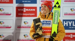 Nach Tour mit Frust: Skispringerin Schmid siegt wieder