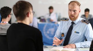 Bundeswehrverbot auf Jobbörsen in Bünde? Falscher Weg zu einer idealen Welt