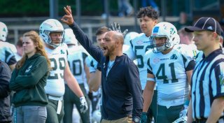 Football-Coach Bert Smith muss bei den Bielefeld Bulldogs ein neues Team formen