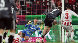 Frankfurt dreht Spiel und siegt erstmals seit 2017 in Köln