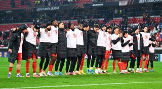 Shirts von den Fans: Freiburgs besonderer Europapokal-Jubel