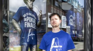 „Wo ist Bielefeld?“: Neues T-Shirt kombiniert Pokalfinale und Verschwörung