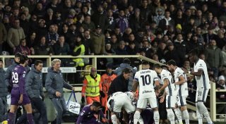 Serie-A-Profi zusammengebrochen - Spielabbruch in Florenz