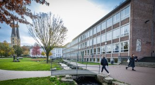 Erschütterte Eltern an Bielefelder Gymnasium: „Leidtragende sind unsere Kinder“