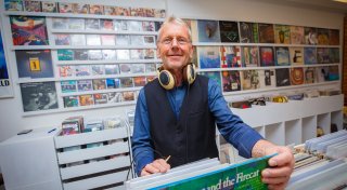 Sammler legt auf und ab: Bielefelder Altstadt bekommt wieder einen Hotspot für Schallplatten