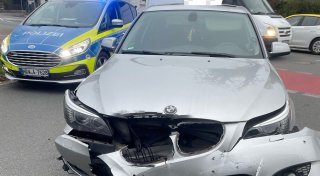 BMW-Raser rammt Bielefelder Mercedes - 15.000 Euro Schaden